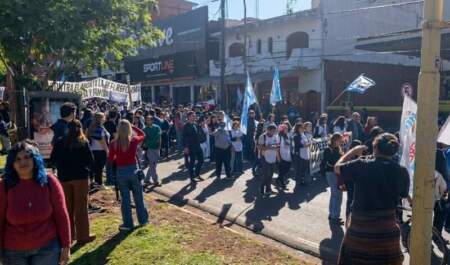 Multitudinaria marcha por la aplicación de la Ley de Financiamiento Universitario: “El apoyo es masivo y excede a la comunidad educativa”, señaló Simes imagen-11