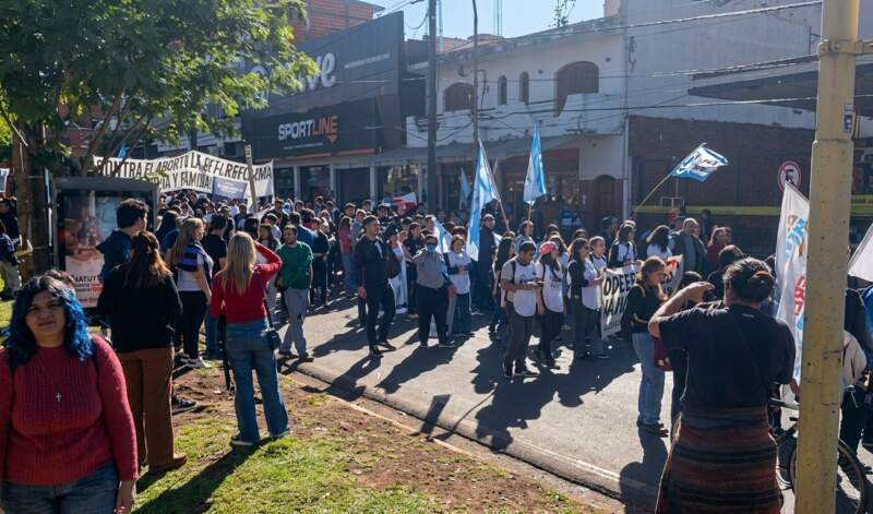 Multitudinaria marcha por la aplicación de la Ley de Financiamiento Universitario: “El apoyo es masivo y excede a la comunidad educativa”, señaló Simes imagen-12
