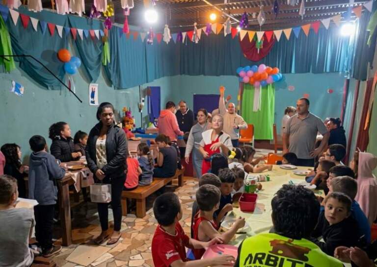 Hambre en los barrios: asisten a más de 300 personas y advierten que “hay chicos que no comen desde hace días” imagen-10