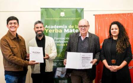 Alianza estratégica: La UGD y la Academia de la Yerba Mate formalizan la certificación de expertos en el sector imagen-11