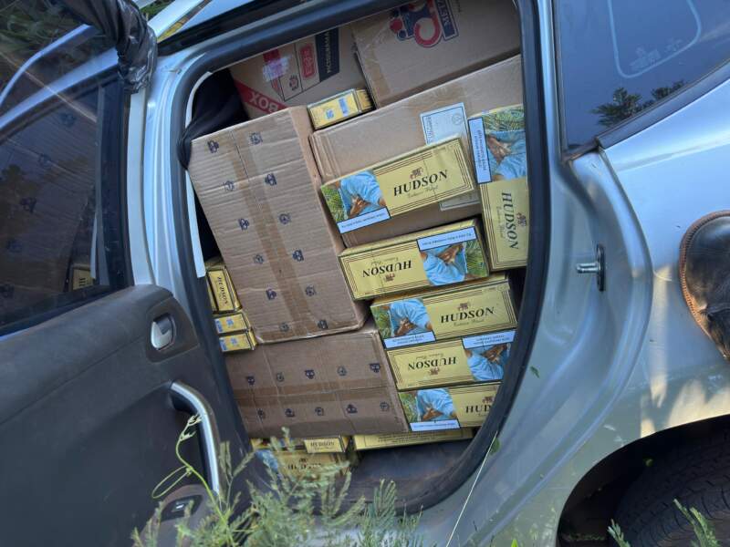 Gendarmería secuestró casi 24 mil paquetes de cigarrillos trasladados en vehículos robados en Pozo Azul imagen-5