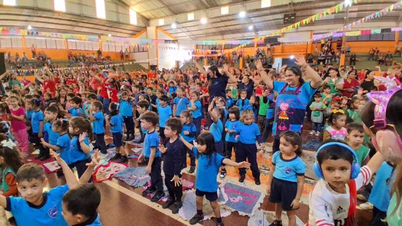 De la mano de Gurises Felices, más de 300 niños vivieron una tarde de música, juegos y emoción en Puerto Esperanza imagen-13