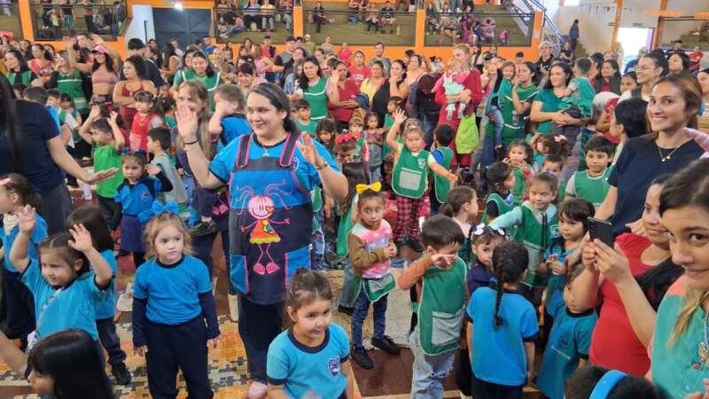 De la mano de Gurises Felices, más de 300 niños vivieron una tarde de música, juegos y emoción en Puerto Esperanza imagen-3