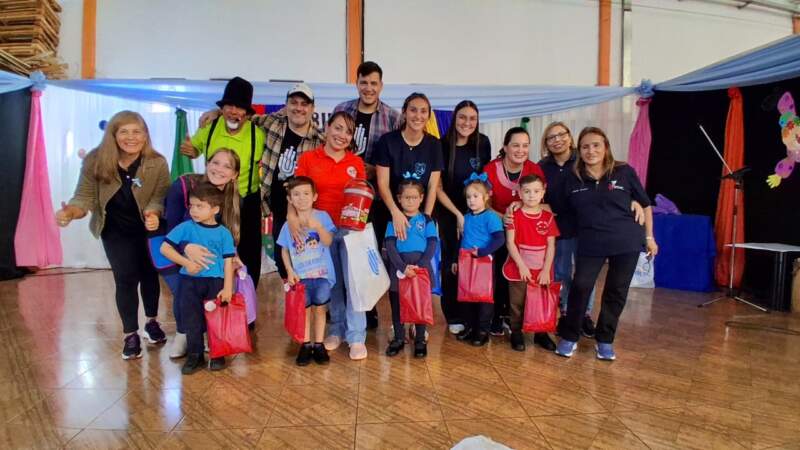 De la mano de Gurises Felices, más de 300 niños vivieron una tarde de música, juegos y emoción en Puerto Esperanza imagen-5