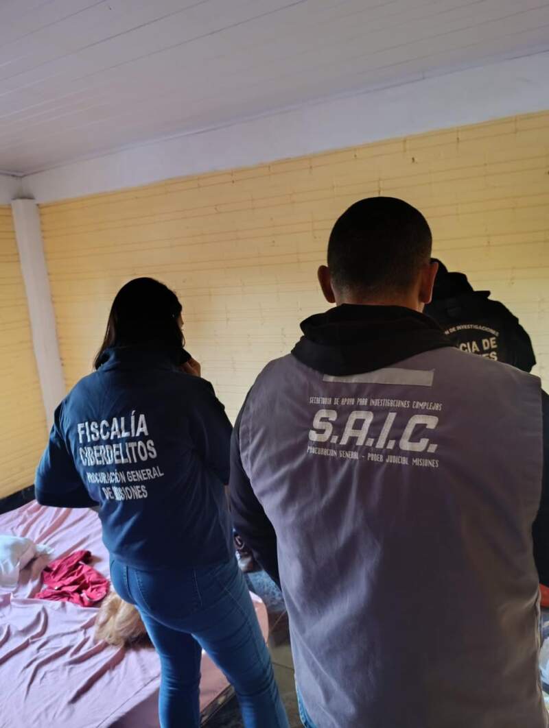 SAIC y Fiscalía de Ciberdelitos realizaron procedimiento en Puerto Iguazú tras reportes por 429 archivos Masi, hay un detenido y dispositivos secuestrados 2 SAIC y Fiscalía de Ciberdelitos realizaron procedimiento en Puerto Iguazú tras reportes por 429 archivos Masi, hay un detenido y dispositivos secuestrados imagen-1
