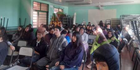 Juego Responsable visitó escuelas de Garupá para abordar apuestas online, pantallas y adicciones en adolescentes imagen-11