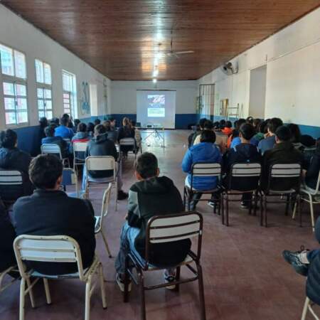 Apuestas online en alerta: capacitan a más de 200 docentes para frenar su avance en las aulas imagen-11