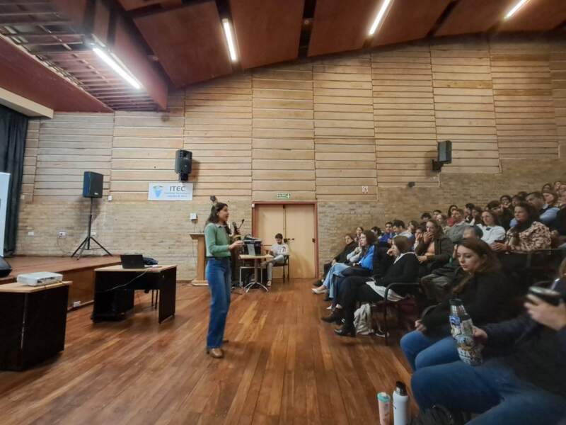 Apuestas online en alerta: capacitan a más de 200 docentes para frenar su avance en las aulas imagen-2