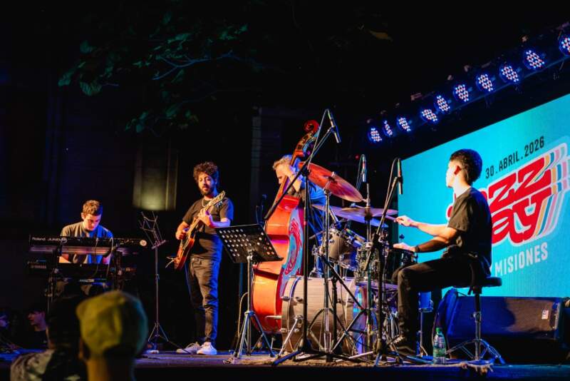 Posadas celebró el Jazz Day con música en vivo, feria y cruce intergeneracional en el Cidade imagen-8