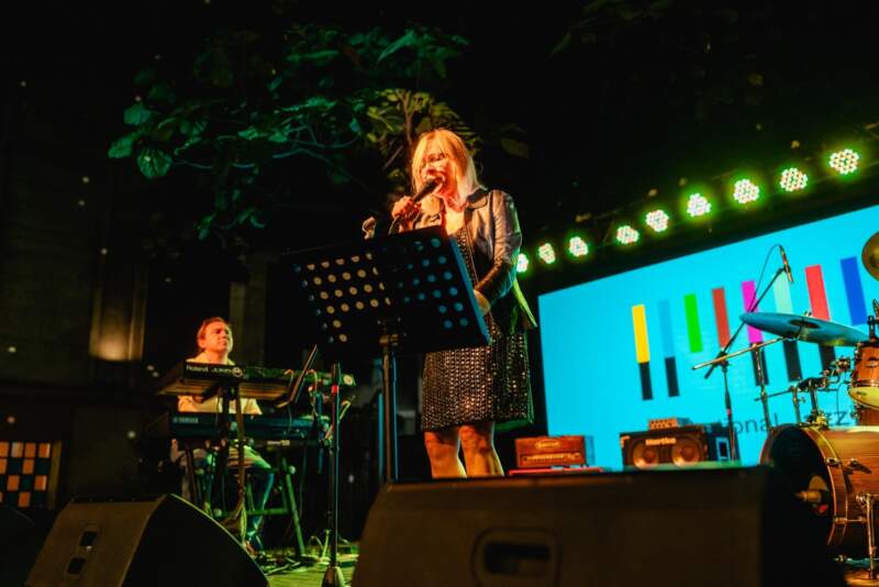 Posadas celebró el Jazz Day con música en vivo, feria y cruce intergeneracional en el Cidade imagen-10