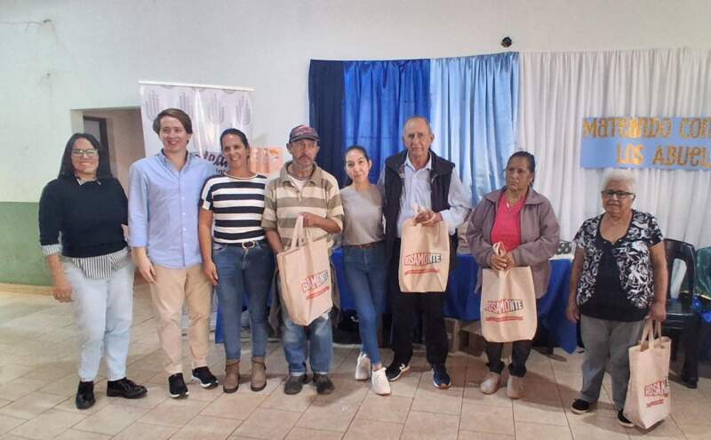 Mate, baile y bingo: más de 100 abuelos vivieron una tarde inolvidable en Concepción de la Sierra imagen-2