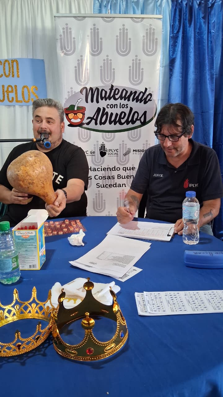 Mate, baile y bingo: más de 100 abuelos vivieron una tarde inolvidable en Concepción de la Sierra imagen-4