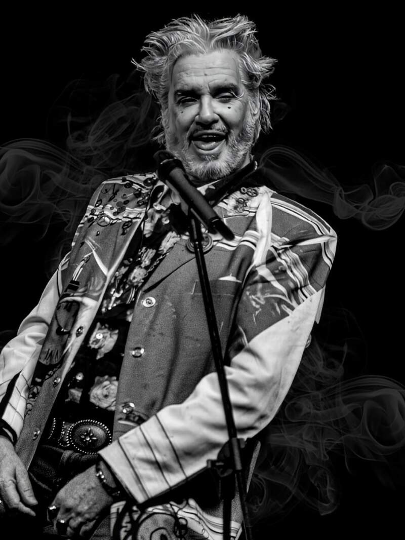 Roberto Pettinato vuelve a Posadas con un show de humor ácido, música e ironía imagen-2