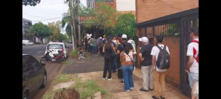 “Desde las 5 de la mañana”: convocatoria laboral en Posadas desbordó con cientos de postulantes imagen-5