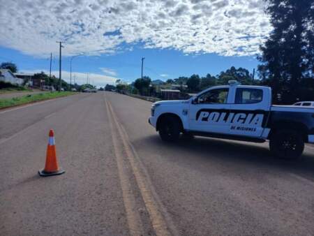 Choque entre una moto y una camioneta dejó a dos adolescentes con fracturas graves en Dos Hermanas imagen-5