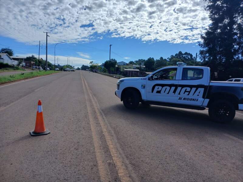 Choque entre una moto y una camioneta dejó a dos adolescentes con fracturas graves en Dos Hermanas imagen-6