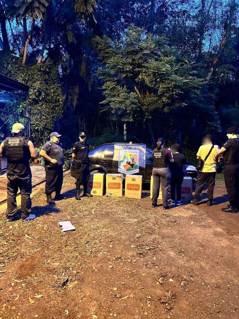 Pareja de contrabandistas detenida tras un seguimiento interprovincial: les incautaron cigarrillos por más de $5 millones imagen-2