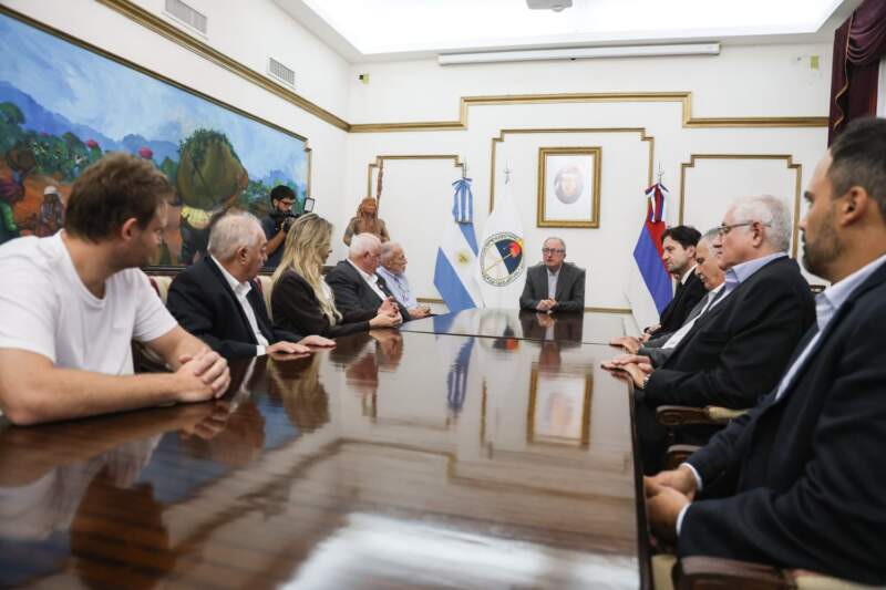 Passalacqua recibió a referentes de la Cámara Argentina de la Construcción, quienes destacaron que Misiones mantiene en orden sus finanzas en un contexto nacional complicado imagen-12