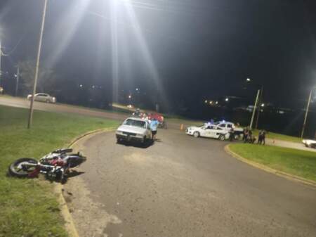 Dos motociclistas resultaron heridos tras un choque con un automóvil en Posadas imagen-4