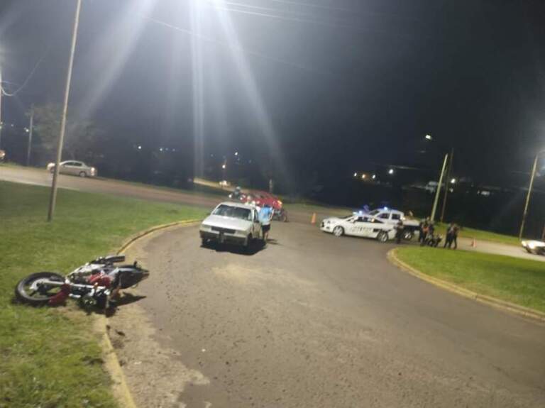 Dos motociclistas resultaron heridos tras un choque con un automóvil en Posadas Dos motociclistas resultaron heridos tras un choque con un automóvil en Posadas imagen-48