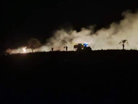 Bomberos controlaron un incendio de malezas en Loreto: No se registraron lesionados imagen-6
