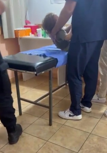 Una madre llegó desesperada con su bebé convulsionando al comando de Alem y Policías estabilizaron al pequeño imagen-2
