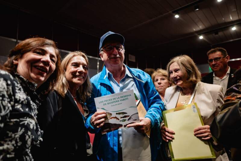 “Los libros son una poderosa herramienta de crecimiento que nunca debemos olvidar”, señaló Passalacqua en la Feria Internacional del Libro en Buenos Aires imagen-10