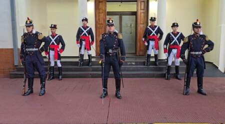La Guardia Histórica marcó el inicio de la jornada por el 170° aniversario de la Policía de Misiones imagen-11