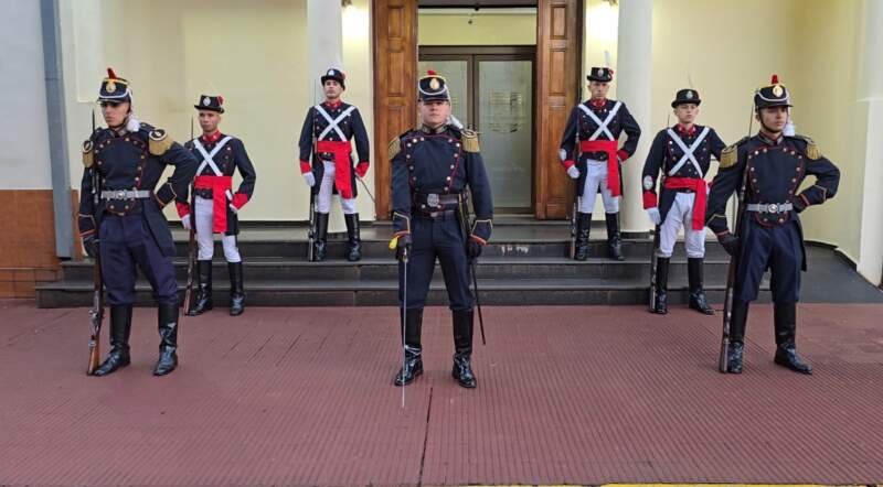 La Guardia Histórica marcó el inicio de la jornada por el 170° aniversario de la Policía de Misiones imagen-12