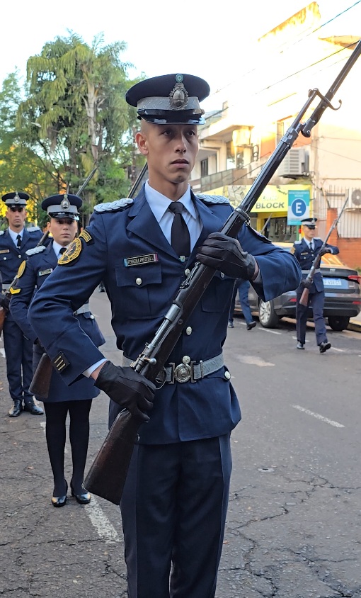 La Guardia Histórica marcó el inicio de la jornada por el 170° aniversario de la Policía de Misiones imagen-6