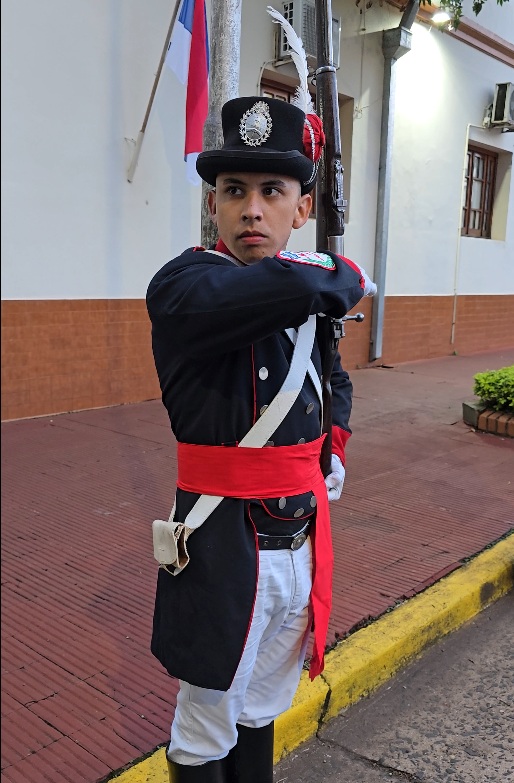 La Guardia Histórica marcó el inicio de la jornada por el 170° aniversario de la Policía de Misiones imagen-8