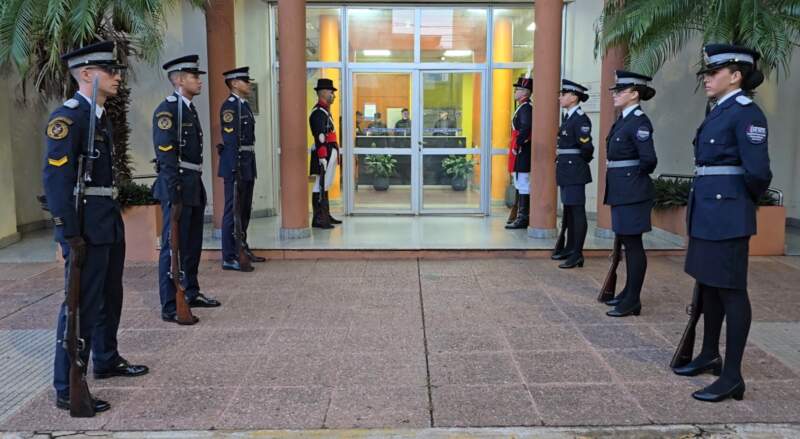 La Guardia Histórica marcó el inicio de la jornada por el 170° aniversario de la Policía de Misiones imagen-4