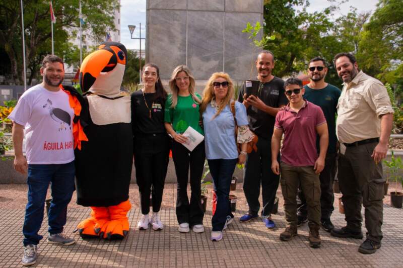 En el Día de la Selva Misionera se promovió la reforestación y el cuidado ambiental con entrega de plantines a vecinos de Posadas imagen-4