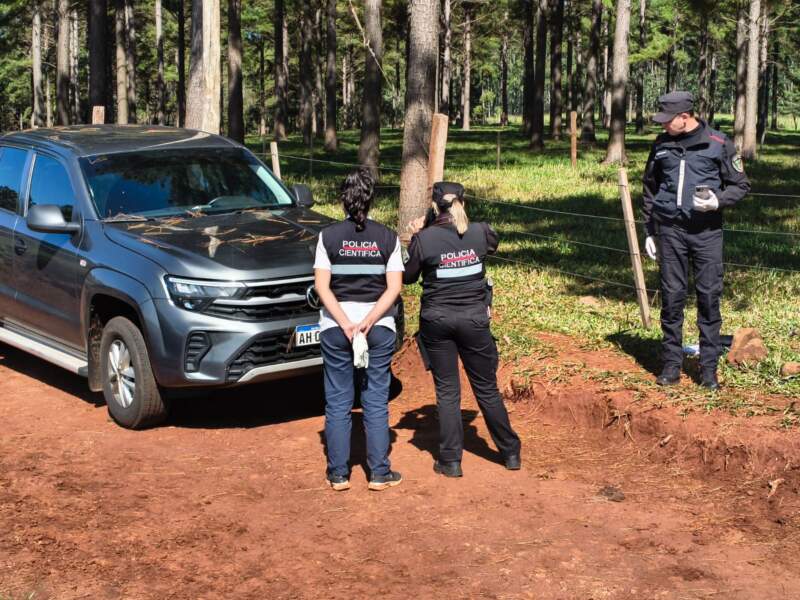 Continúa la investigación por el homicidio en Puerto Rico: levantaron huellas y rastros biológicos en la camioneta de la víctima imagen-12