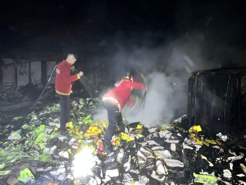 Bomberos sofocaron un incendio de residuos en un predio abandonado de Garupá imagen-2