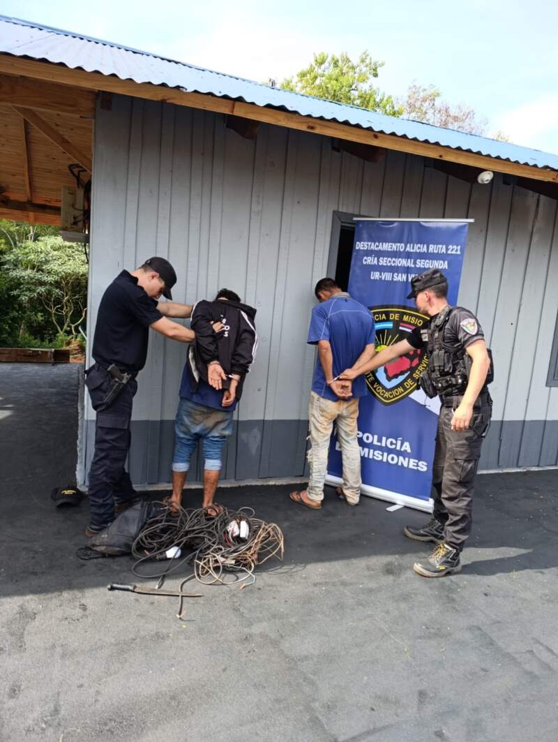 Robaron cables y elementos eléctricos de una iglesia en San Vicente: la Policía esclareció el hecho y vinculó a dos malhechores imagen-6