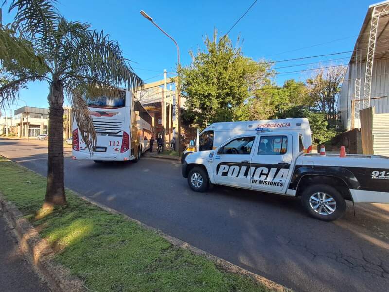 Choque entre una motocicleta y un micro en Posadas imagen-13