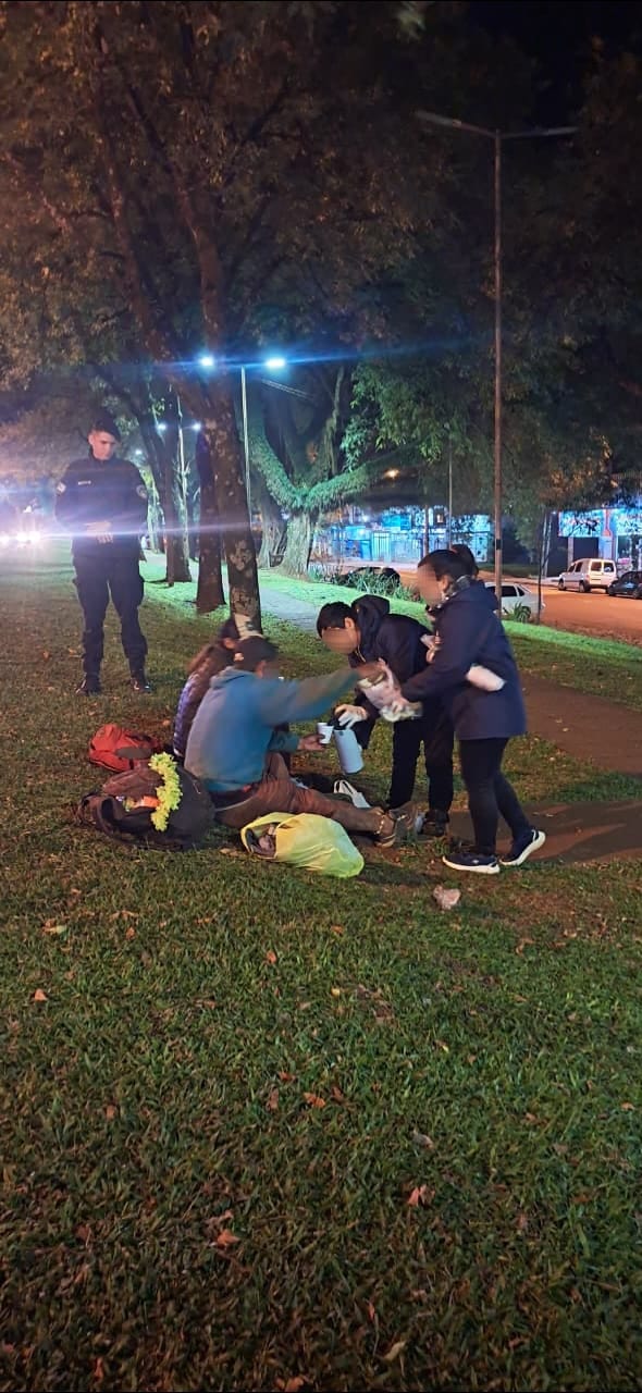 En las gélidas noches registradas en Misiones, la Policía asistió y resguardó a 16 personas vulnerables en Eldorado y Oberá imagen-6