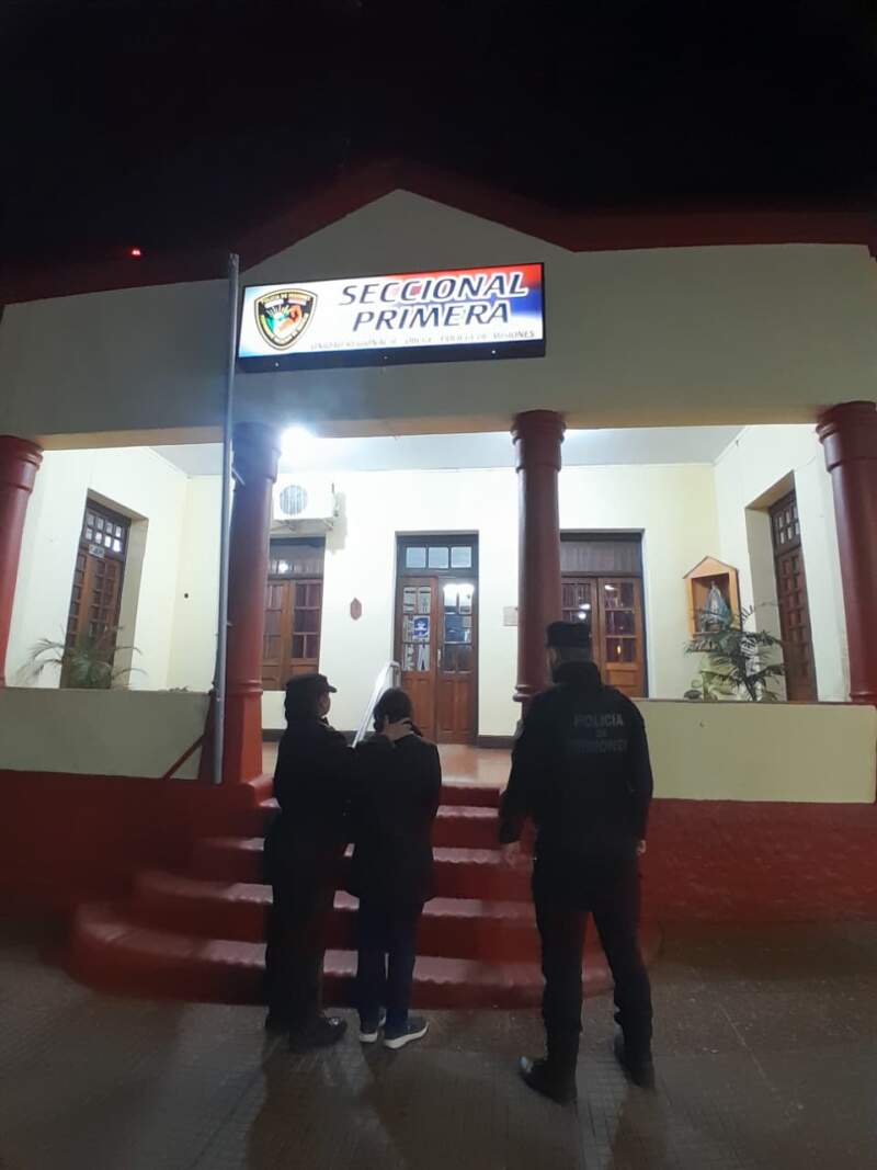 Una docente usó la tarjeta de una colega sin que lo notara: Cibercrimen la identificó por las compras y fue detenida 3 Una docente usó la tarjeta de una colega sin que lo notara: Cibercrimen la identificó por las compras y fue detenida imagen-2