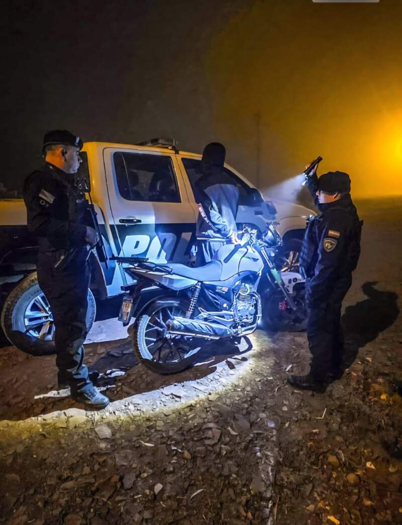 Cargaron el dominio al anillo digital del 911, siguieron su recorrido por cámaras y lo arrestaron: hacía “willy”, evadía controles e insultaba a policías imagen-4