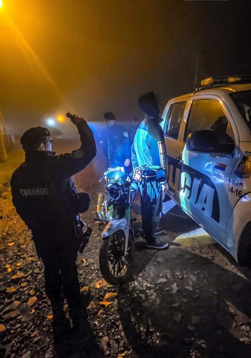 Cargaron el dominio al anillo digital del 911, siguieron su recorrido por cámaras y lo arrestaron: hacía “willy”, evadía controles e insultaba a policías imagen-2