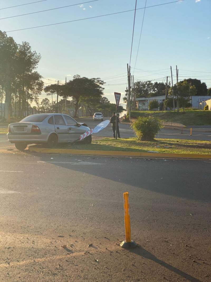 Colisión entre dos autos en una rotonda de Posadas dejó a un hombre y a un bebé lesionados imagen-11