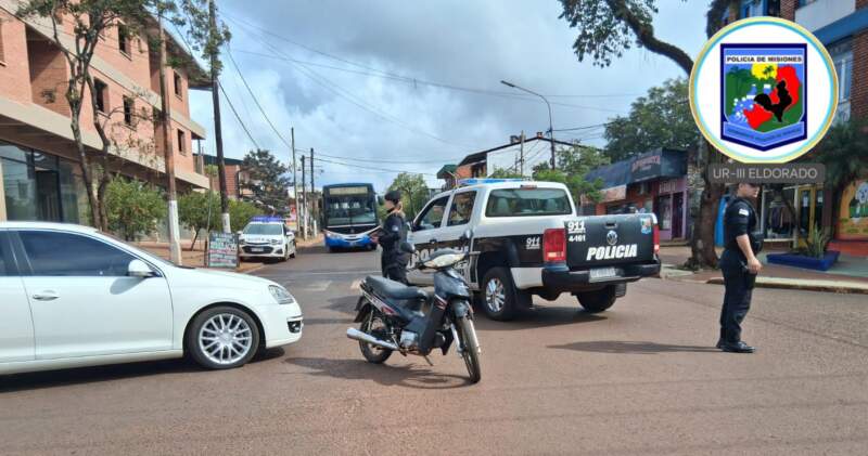 Una motociclista y su hijo resultaron heridos tras chocar con un auto en Eldorado imagen-7
