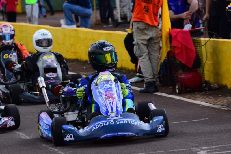 Karting: sábado de clasificaciones y series en Oberá imagen-2