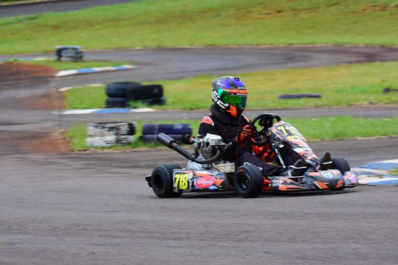Karting: sábado de clasificaciones y series en Oberá imagen-6