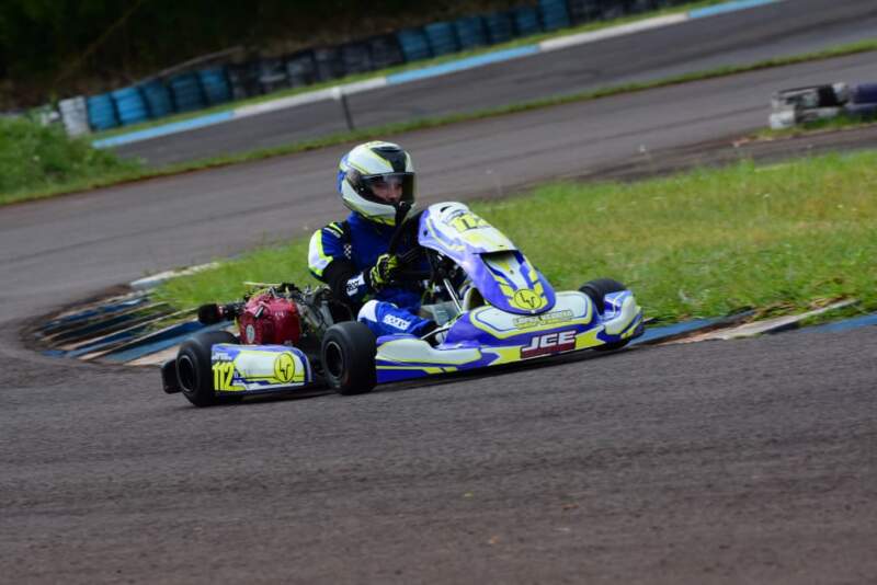 Karting: sábado de clasificaciones y series en Oberá imagen-4