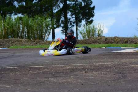 Karting: sábado de clasificaciones y series en Oberá imagen-11