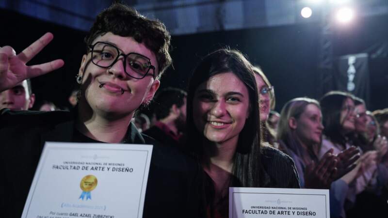 "Hay esperanza en la educación pública, es por ahí", destacó el Gobernador en el acto de colación de 141 egresados de Arte y Diseño, de Oberá imagen-4