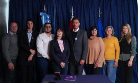 “Los votos no son del partido, son de los misioneros”: LLA Misiones defendió el pase de dirigentes del PRO y rechazó la judicialización de bancas “Los votos no son del partido, son de los misioneros”: LLA Misiones defendió el pase de dirigentes del PRO y rechazó la judicialización de bancas imagen-6