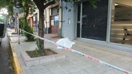 Investigan la muerte de un hombre que se habría descompensado en plena vía pública en Posadas imagen-5